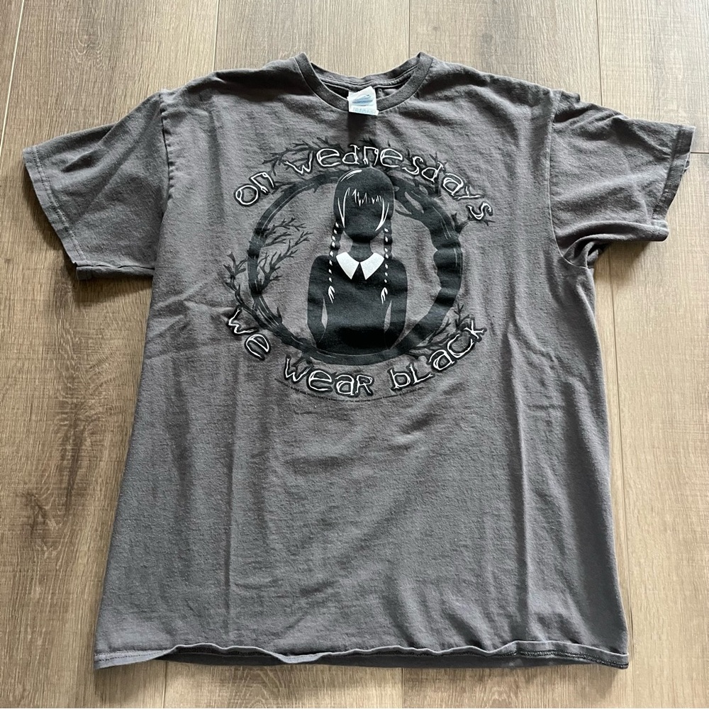Gray Wednesday T-shirt “On Wednesdays We Wear Black" Addams Family Tee M/L MGM - Picture 2 of 7